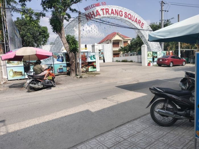  Cho thuê lô đất mặt tiền đường Bình Hoà gần Đại Lộ Nguyễn Tất Thành, xung quanh đã có Trung Tâm Thương Mại Nha Trang Square.