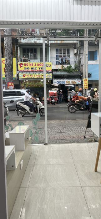 Chính chủ cho thuê mặt bằng kinh doanh trước sân nhà tại Đường Nguyễn Huy, Phường Đa Kao, Quận 1, Tp Hồ Chí Minh.