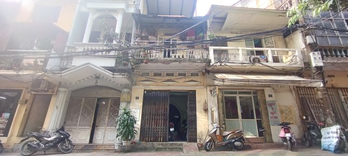 Chính chủ cần bán đất tặng nhà 2 tầng tại mặt phố Ngũ Xã - Trúc Bạch - Ba Đình - Hà Nội
