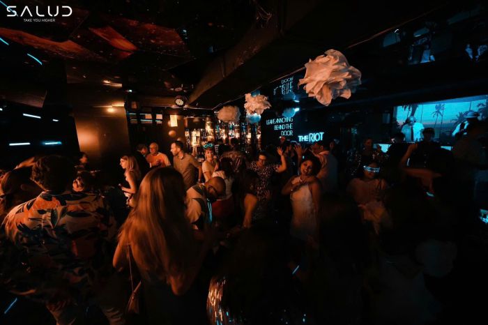 CHO THUÊ LOUNGE FULL ĐỒ HOẶC SANG NHƯỢNG QUÁN RƯỢU VỆ HỒ TÂY, HÀ NỘI